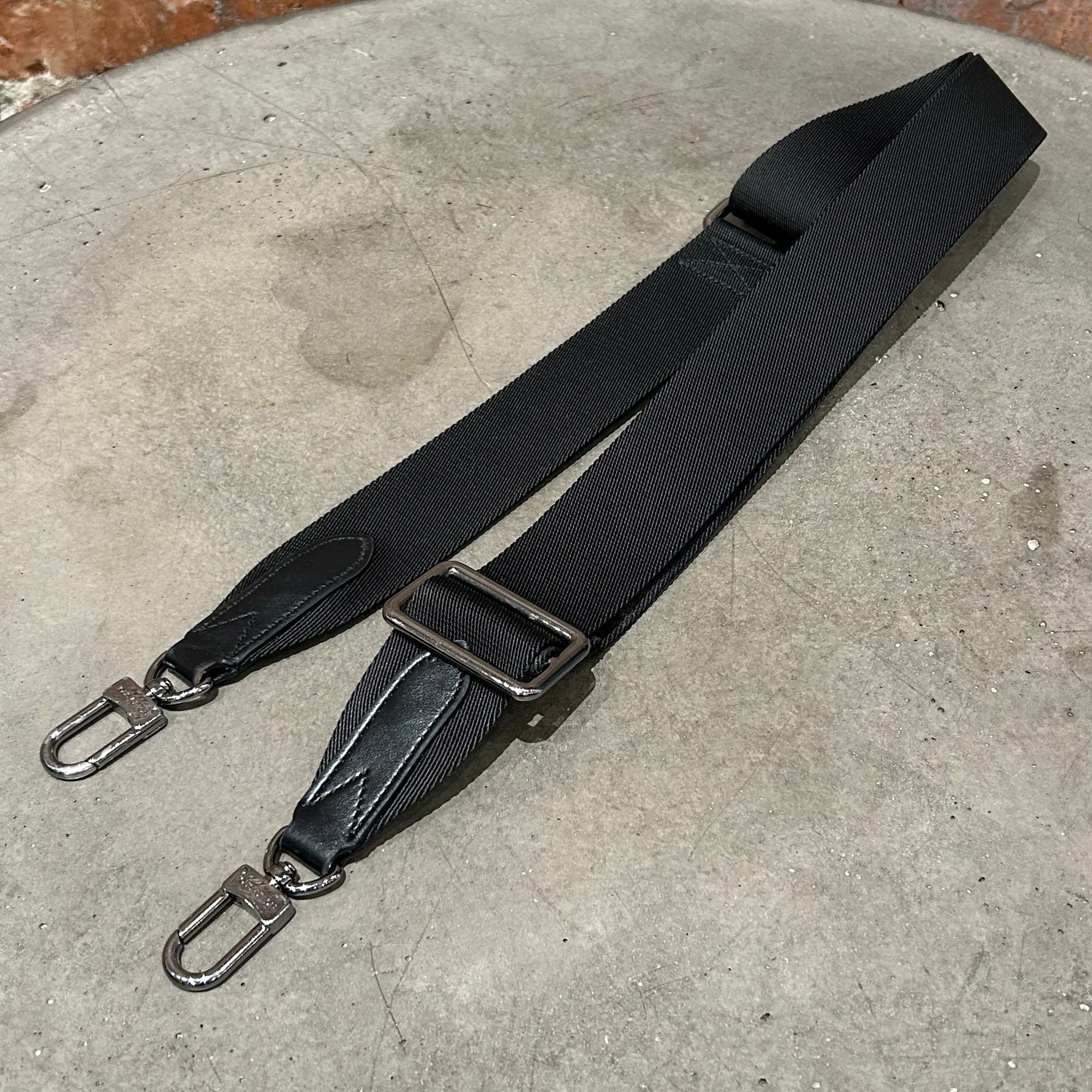 LOUIS VUITTON ALPHA WEARABLE WALLET BAG ‘BLACK’